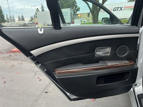 Used 2007 BMW 750i image 29