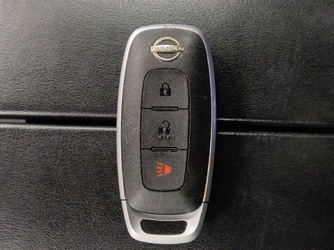 Used 2023 Nissan Rogue S image 32