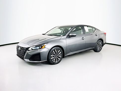 Used 2023 Nissan Altima 2.5 SV FWD image 3