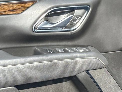 Used 2023 Chevrolet Suburban Premier image 16