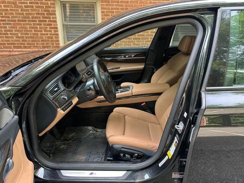 Used 2014 BMW 750Li RWD image 24