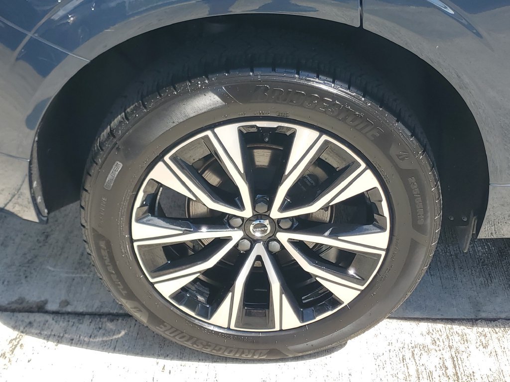 Certified 2024 Volvo XC60 B5 Core AWD/4WD image 7