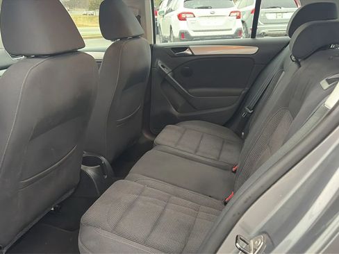 Used 2010 Volkswagen Golf 4-Door image 38