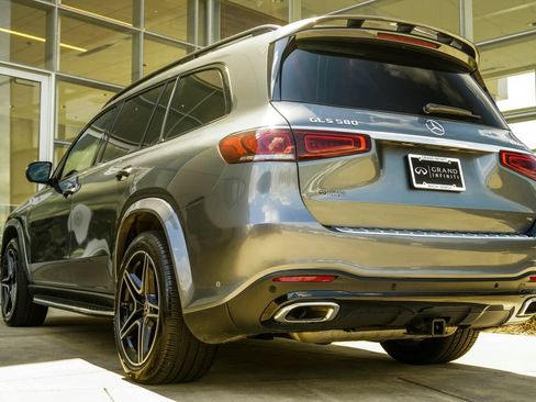 Used 2023 Mercedes-Benz GLS 580 4MATIC image 9