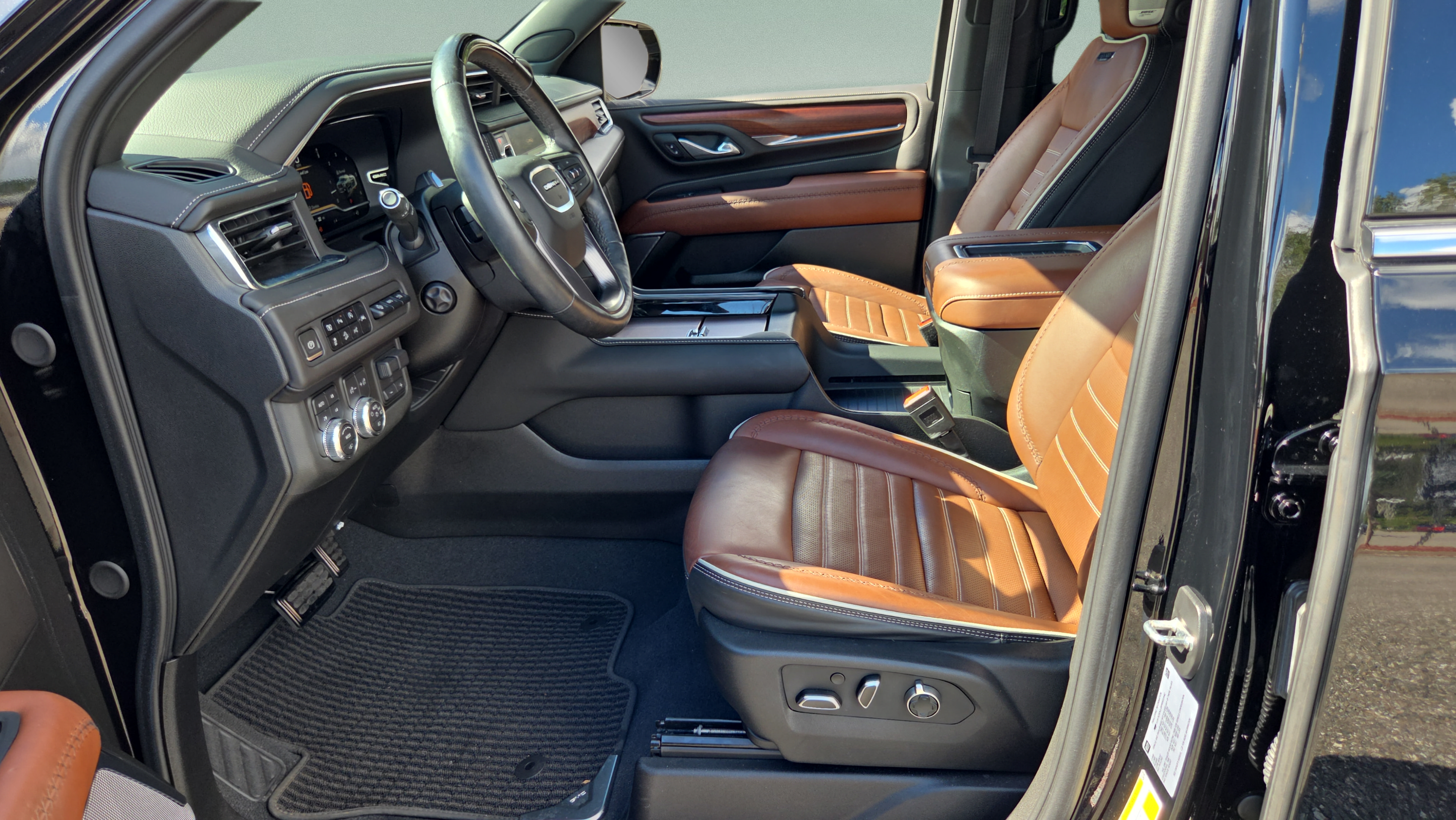 Certified 2023 GMC Yukon Denali Ultimate AWD/4WD image 9