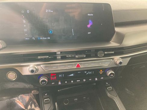 Certified 2023 Kia Telluride S w/ S Sunroof Package image 2