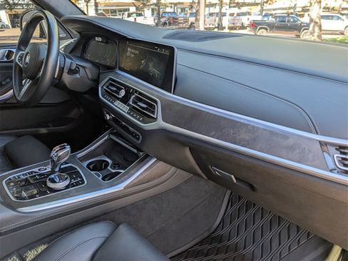 Used 2022 BMW X7 M50i image 25