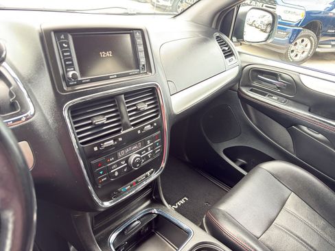 Used 2017 Dodge Grand Caravan GT FWD image 21