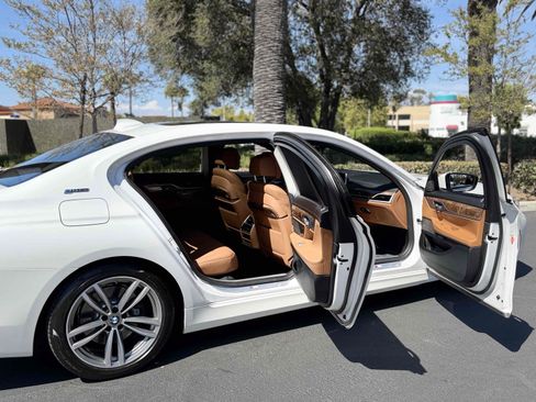 Used 2018 BMW 740e xDrive AWD/4WD image 15