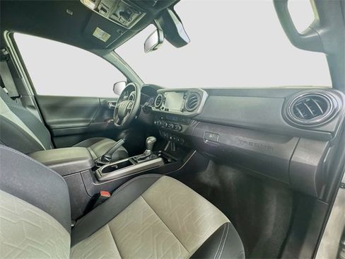 Used 2021 Toyota Tacoma TRD Off-Road image 34