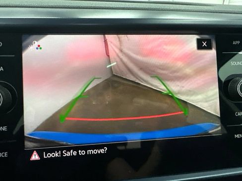 Used 2023 Volkswagen Taos SE w/ Panoramic Sunroof Package FWD image 20