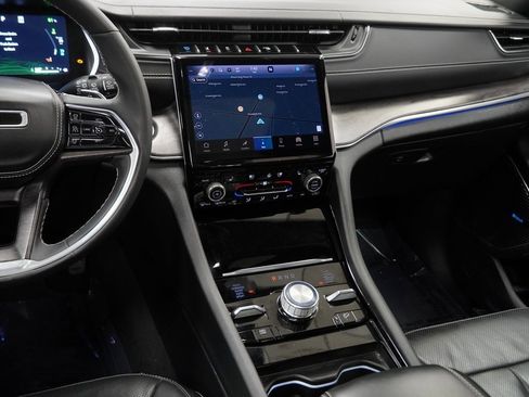 Certified 2023 Jeep Grand Cherokee Overland image 29