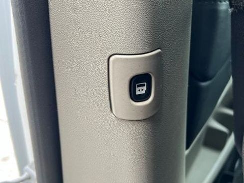 Used 2015 Dodge Grand Caravan SXT w/ UConnect Hands-Free Group FWD image 21