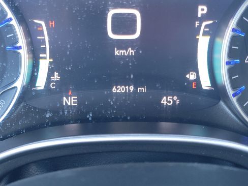 Used 2024 Chrysler Pacifica Touring-L image 22