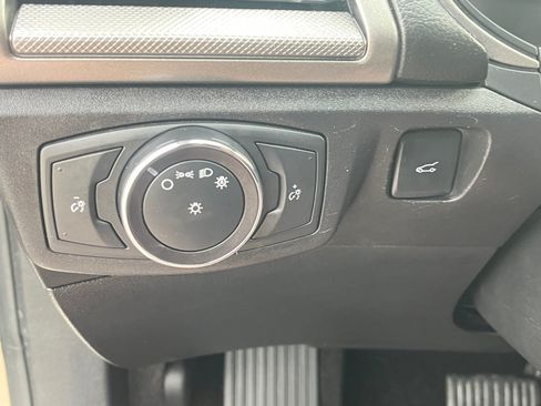 Used 2018 Ford Fusion SE FWD image 12