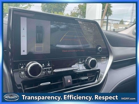 Used 2023 Toyota Highlander Platinum image 30