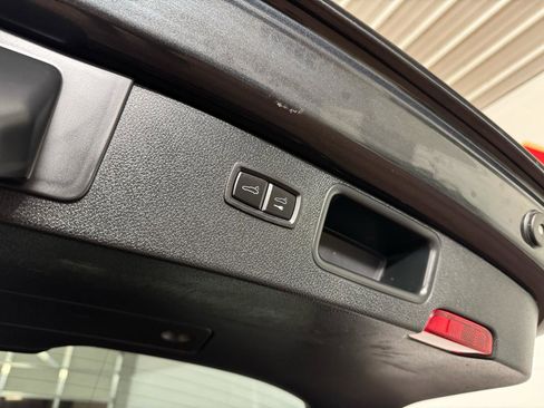 Used 2024 Porsche Macan Turbo image 40