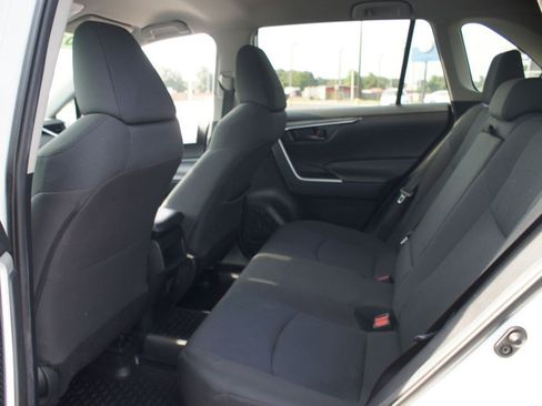 Used 2021 Toyota RAV4 LE FWD image 12