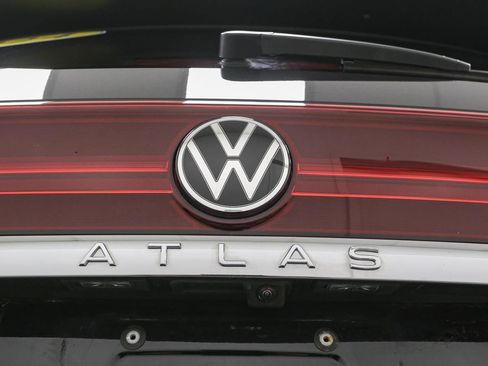 Used 2024 Volkswagen Atlas SE w/ Black Wheel Package image 13