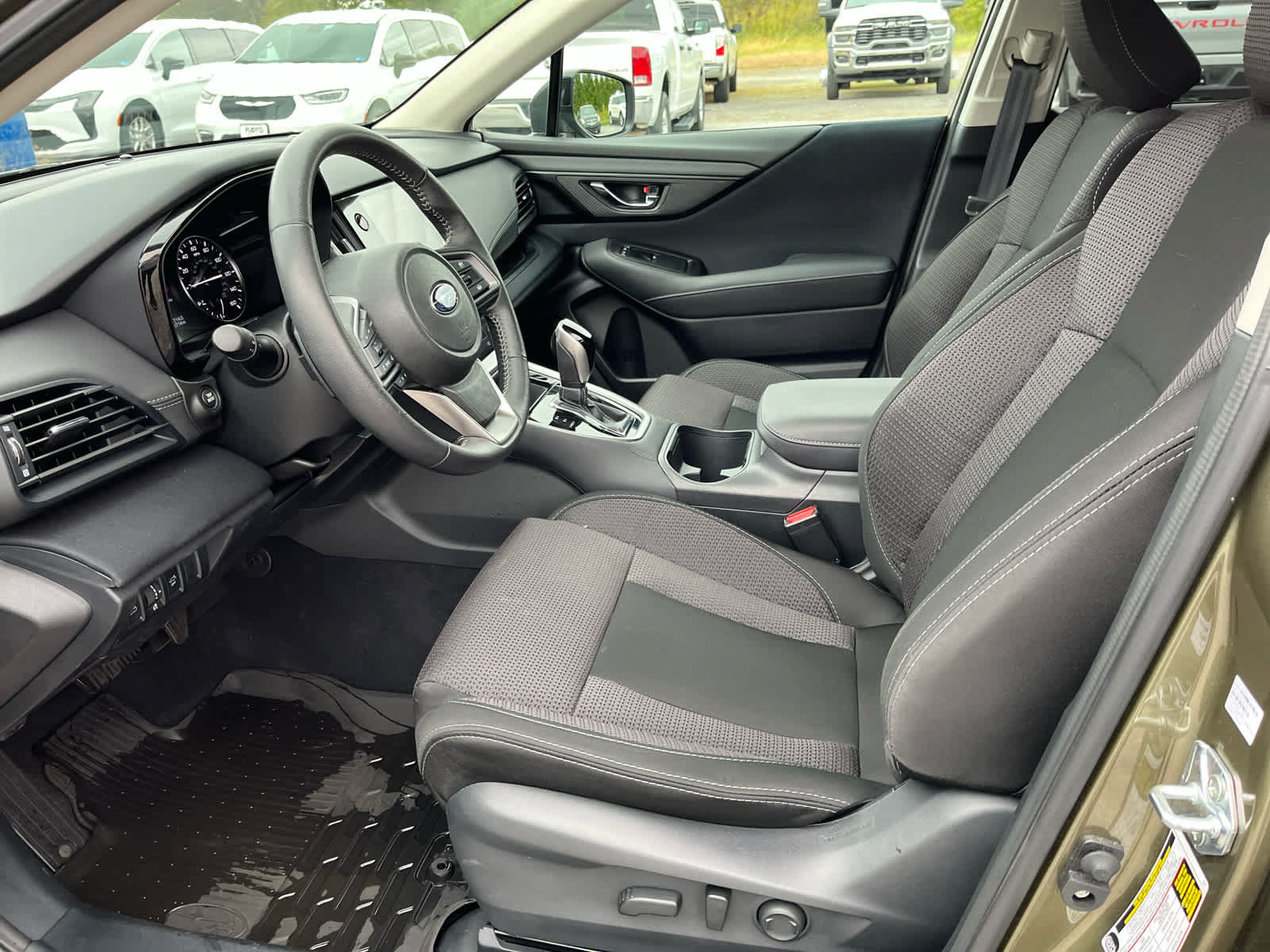 Used 2025 Subaru Outback Premium AWD/4WD image 10