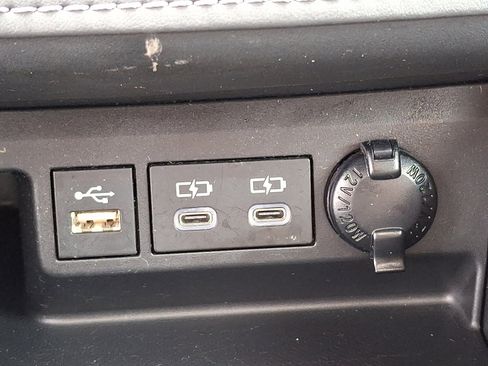 Used 2023 Toyota Highlander XLE image 28