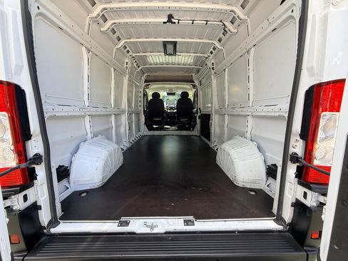 Used 2024 RAM ProMaster 2500 w/ Premium Convenience Group FWD image 14
