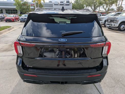 Certified 2025 Ford Explorer ST-Line AWD/4WD image 5