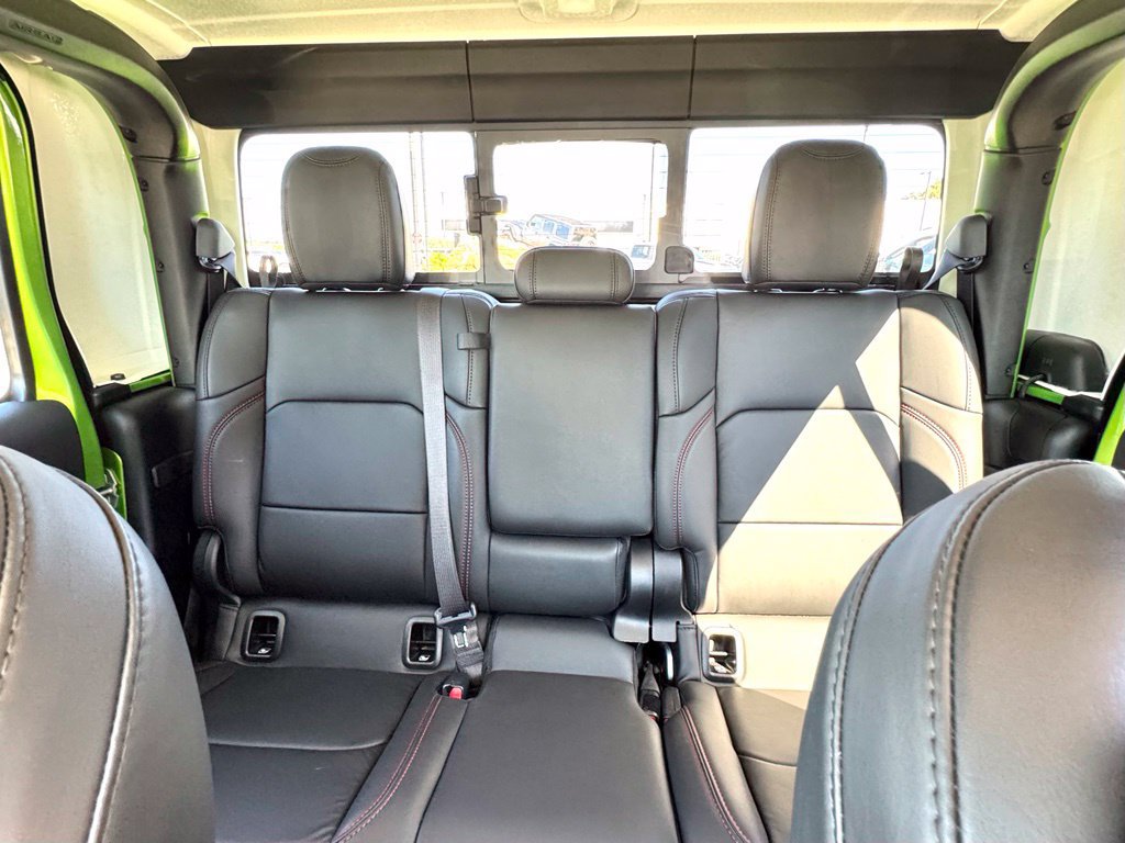 Used 2025 Jeep Gladiator Rubicon w/ Convenience Group AWD/4WD image 39