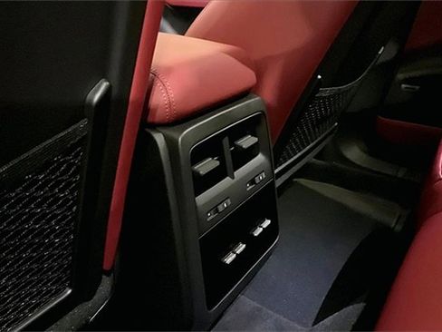 New 2025 Porsche Macan 4S Electric image 27