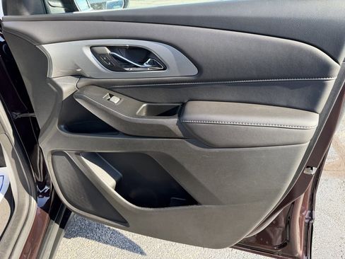 Used 2022 Chevrolet Traverse LT image 36