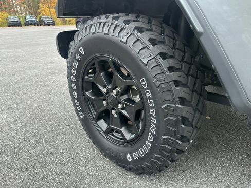 Used 2023 Jeep Wrangler Unlimited w/ Cold Weather Group image 17