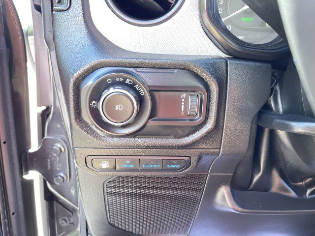 Used 2024 Jeep Wrangler Unlimited w/ Convenience Group AWD/4WD image 17