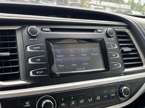 Used 2017 Toyota Highlander LE AWD/4WD image 13