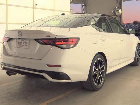 Used 2025 Nissan Sentra SR w/ SR Premium Package image 2