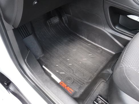 Used 2022 GMC Acadia SLE w/ LPO, Floor Liner Package FWD image 15
