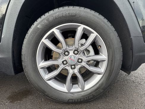 Used 2024 GMC Terrain SLT image 9