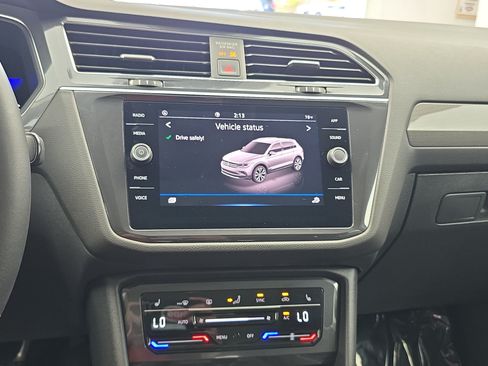 Used 2023 Volkswagen Tiguan SE w/ Panoramic Sunroof Package FWD image 20