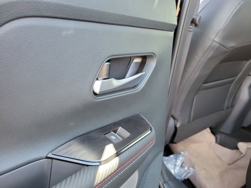 Used 2025 Nissan Kicks SR image 13