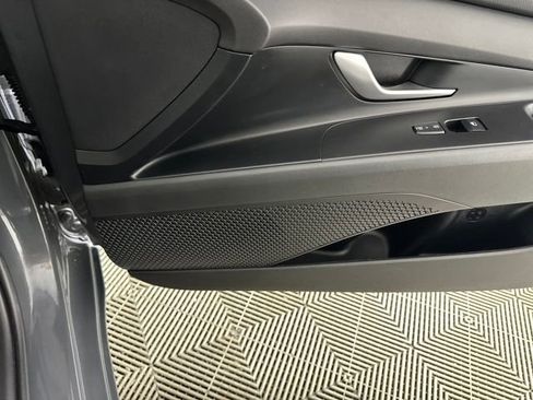 Used 2024 Hyundai Elantra SE image 29