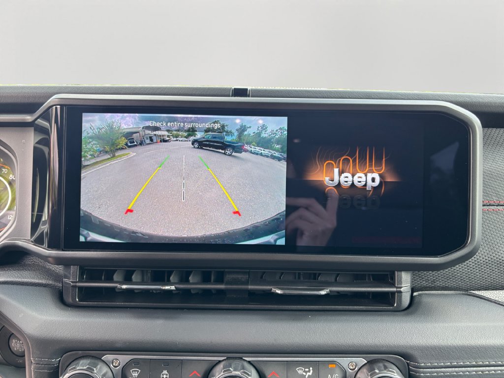 Used 2025 Jeep Wrangler Unlimited Rubicon w/ Convenience Group AWD/4WD image 26