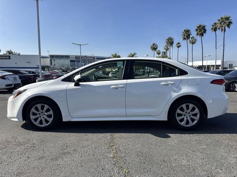 Used 2021 Toyota Corolla LE image 3