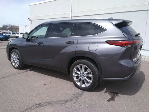 Used 2021 Toyota Highlander Limited AWD/4WD image 7