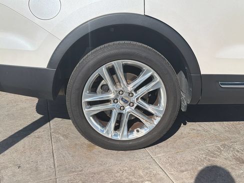 Used 2016 Ford Explorer XLT w/ Equipment Group 202A FWD image 13