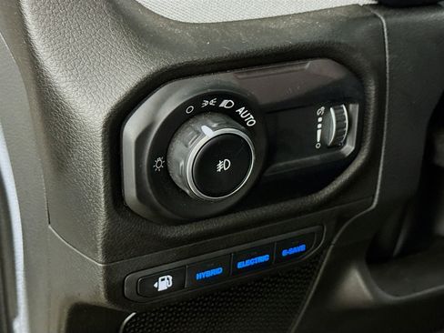 Used 2024 Jeep Wrangler Unlimited AWD/4WD image 12