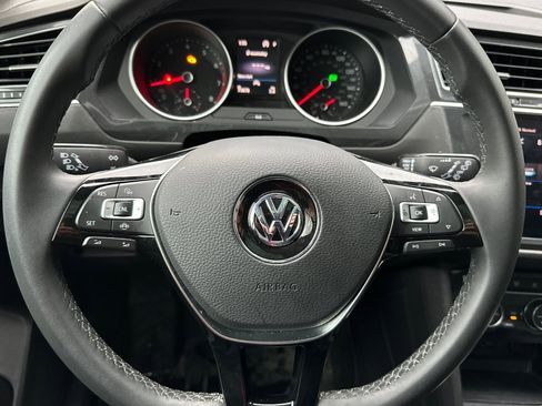 Used 2020 Volkswagen Tiguan SE image 27