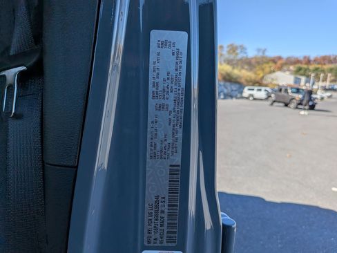 New 2025 Jeep Gladiator Sport image 31