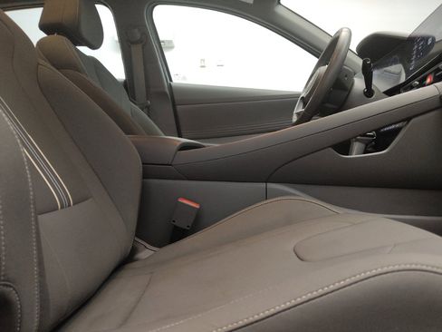 Used 2025 Hyundai Elantra SEL FWD image 21