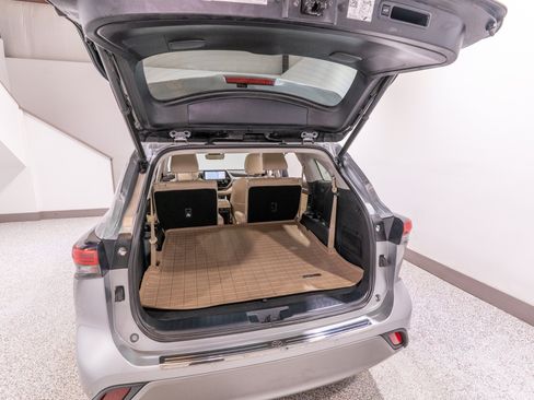 Used 2022 Toyota Highlander Platinum FWD image 34