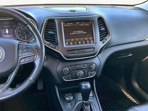 Used 2019 Jeep Cherokee Trailhawk image 6