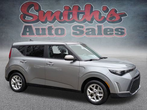 Used 2024 Kia Soul LX w/ Option Group 015 FWD image 1
